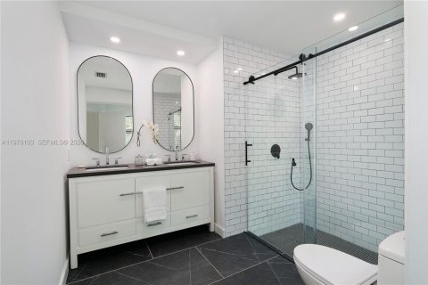 House in Pinecrest, Florida 4 bedrooms, 327.02 sq.m. № 2041870 - photo 3