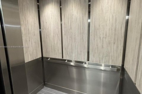 Condo in Hallandale Beach, Florida, 1 bedroom  № 1964807 - photo 4