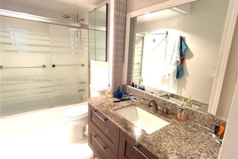 Condo in Hallandale Beach, Florida, 1 bedroom  № 1964807 - photo 14
