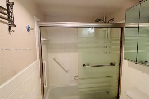 Condo in Hallandale Beach, Florida, 1 bedroom  № 1964807 - photo 20