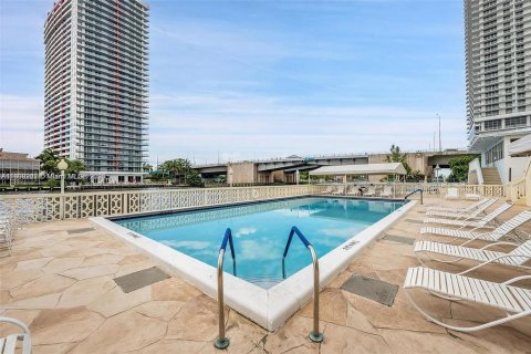 Condo in Hallandale Beach, Florida, 1 bedroom  № 1964807 - photo 3