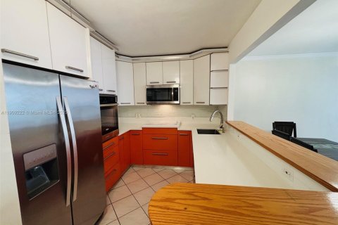 Condo in Hallandale Beach, Florida, 1 bedroom  № 1964807 - photo 25