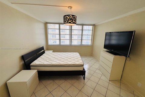 Condo in Hallandale Beach, Florida, 1 bedroom  № 1964807 - photo 22