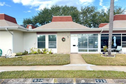 Condo in Holiday, Florida, 2 bedrooms  № 1532923 - photo 1