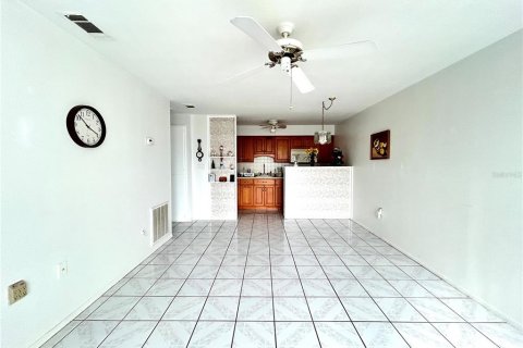 Condo in Holiday, Florida, 2 bedrooms  № 1532923 - photo 4