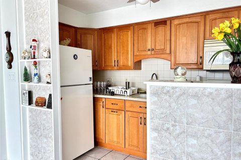 Condo in Holiday, Florida, 2 bedrooms  № 1532923 - photo 6