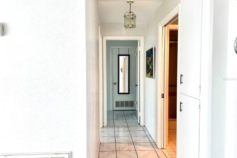 Condo in Holiday, Florida, 2 bedrooms  № 1532923 - photo 7