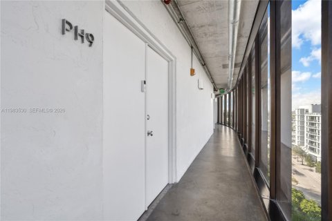 Снять в аренду кондоминиум в Майами, Флорида 4 спальни, 295.34м2, № 2045626 - фото 24