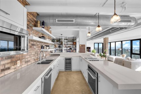 Снять в аренду кондоминиум в Майами, Флорида 4 спальни, 295.34м2, № 2045626 - фото 3