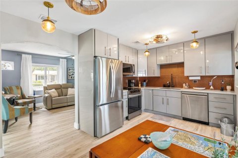 Casa en venta en Gulfport, Florida, 3 dormitorios, 120.77 m2 № 2216393 - foto 12