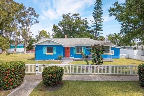 Casa en venta en Gulfport, Florida, 3 dormitorios, 120.77 m2 № 2216393 - foto 2