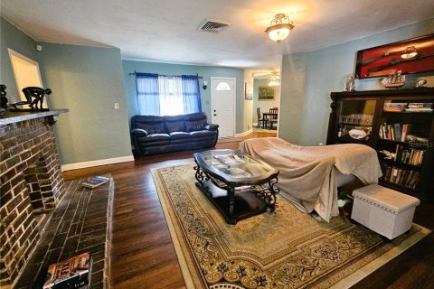 Villa ou maison à louer à Tampa, Floride: 3 chambres, 158.12 m2 № 2387623 - photo 5