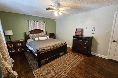 Villa ou maison à louer à Tampa, Floride: 3 chambres, 158.12 m2 № 2387623 - photo 13