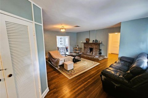Villa ou maison à louer à Tampa, Floride: 3 chambres, 158.12 m2 № 2387623 - photo 4