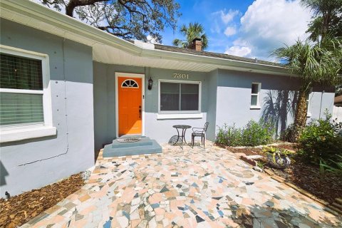 Villa ou maison à louer à Tampa, Floride: 3 chambres, 158.12 m2 № 2387623 - photo 3