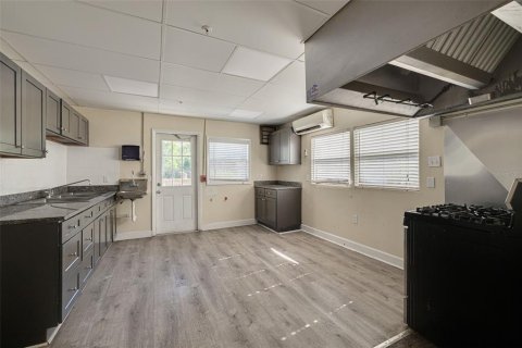 Propiedad comercial en venta en Dunedin, Florida, 393.53 m2 № 2136077 - foto 14