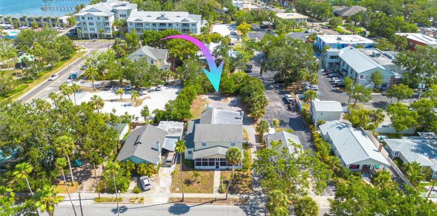 Propiedad comercial en Dunedin, Florida 393.53 m2 № 2136077