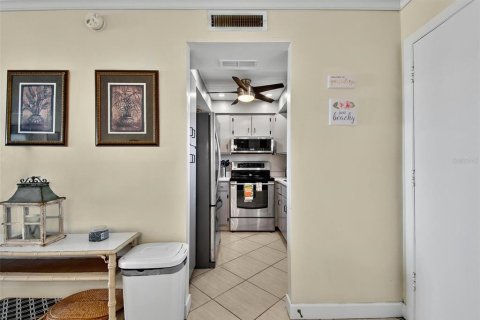 Condo in Flagler Beach, Florida, 2 bedrooms № 2113680 - photo 8