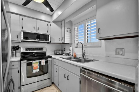 Condo in Flagler Beach, Florida, 2 bedrooms № 2113680 - photo 9