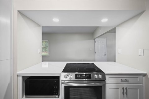 House in Orlando, Florida 3 bedrooms, 127.46 sq.m. № 2423833 - photo 11