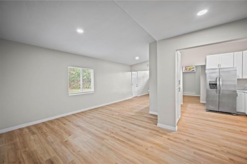 House in Orlando, Florida 3 bedrooms, 127.46 sq.m. № 2423833 - photo 4