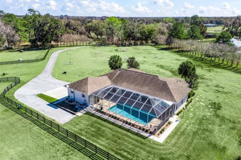 House in Ocala, Florida 4 bedrooms, 233.37 sq.m. № 2100750