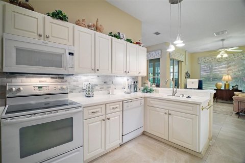 House in Leesburg, Florida 2 bedrooms, 211.45 sq.m. № 1796121 - photo 9