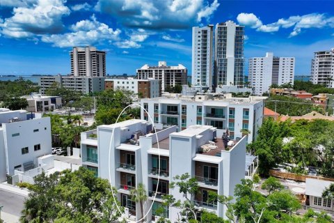 Condo in Sarasota, Florida, 3 bedrooms  № 1810391 - photo 2