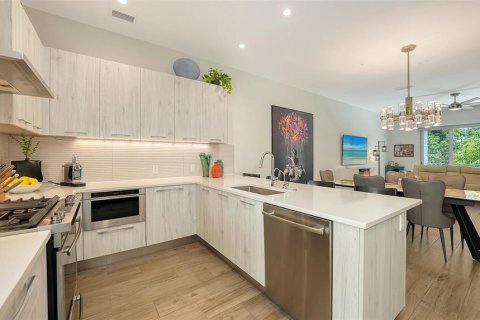 Condo in Sarasota, Florida, 3 bedrooms  № 1810391 - photo 9