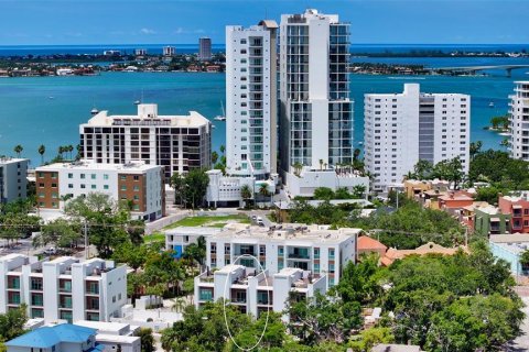 Condo in Sarasota, Florida, 3 bedrooms  № 1810391 - photo 1
