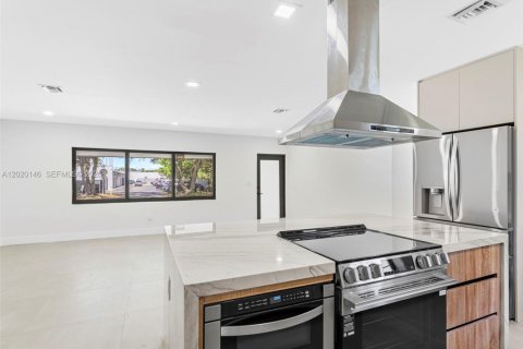 Villa ou maison à vendre à Miami, Floride: 5 chambres, 204.48 m2 № 2087003 - photo 8