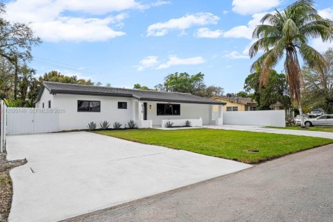 Villa ou maison à vendre à Miami, Floride: 5 chambres, 204.48 m2 № 2087003 - photo 27