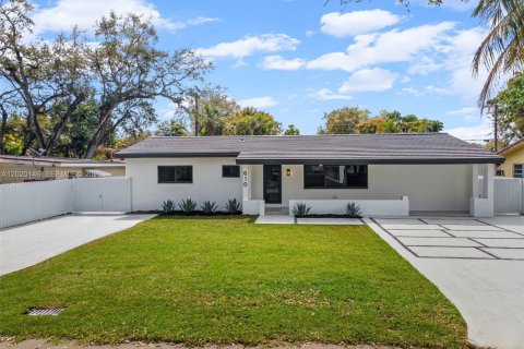 Villa ou maison à vendre à Miami, Floride: 5 chambres, 204.48 m2 № 2087003 - photo 23