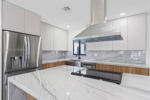 Villa ou maison à vendre à Miami, Floride: 5 chambres, 204.48 m2 № 2087003 - photo 18