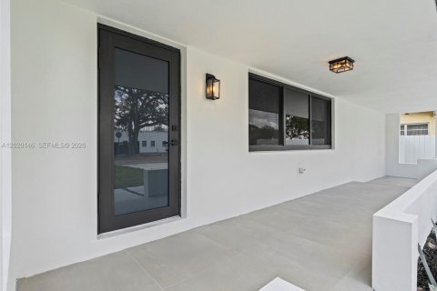 Villa ou maison à vendre à Miami, Floride: 5 chambres, 204.48 m2 № 2087003 - photo 24