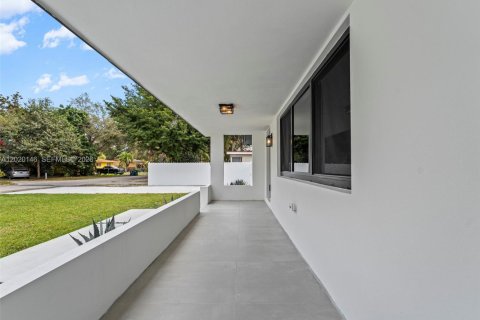 Villa ou maison à vendre à Miami, Floride: 5 chambres, 204.48 m2 № 2087003 - photo 25