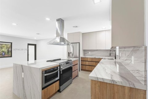 Villa ou maison à vendre à Miami, Floride: 5 chambres, 204.48 m2 № 2087003 - photo 6