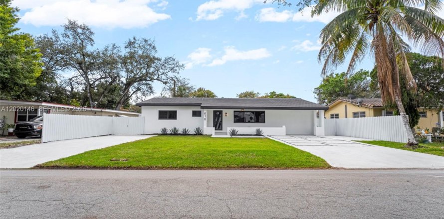 Villa ou maison à Miami, Floride 5 chambres, 204.48 m2 № 2087003