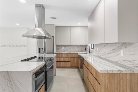 Villa ou maison à vendre à Miami, Floride: 5 chambres, 204.48 m2 № 2087003 - photo 9