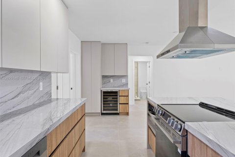 Villa ou maison à vendre à Miami, Floride: 5 chambres, 204.48 m2 № 2087003 - photo 13