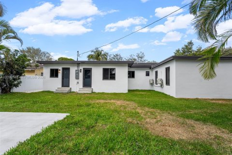 Villa ou maison à vendre à Miami, Floride: 5 chambres, 204.48 m2 № 2087003 - photo 30