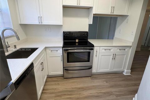 Купить кондоминиум в Пемброк-Пайнс, Флорида 2 комнаты, 79.34м2, № 2013832 - фото 5