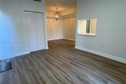 Купить кондоминиум в Пемброк-Пайнс, Флорида 2 комнаты, 79.34м2, № 2013832 - фото 12