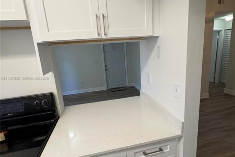 Купить кондоминиум в Пемброк-Пайнс, Флорида 2 комнаты, 79.34м2, № 2013832 - фото 6