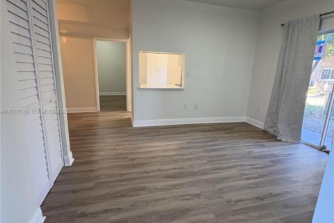 Купить кондоминиум в Пемброк-Пайнс, Флорида 2 комнаты, 79.34м2, № 2013832 - фото 13