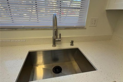 Купить кондоминиум в Пемброк-Пайнс, Флорида 2 комнаты, 79.34м2, № 2013832 - фото 10