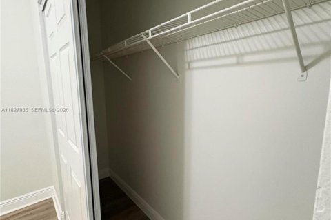 Купить кондоминиум в Пемброк-Пайнс, Флорида 2 комнаты, 79.34м2, № 2013832 - фото 18