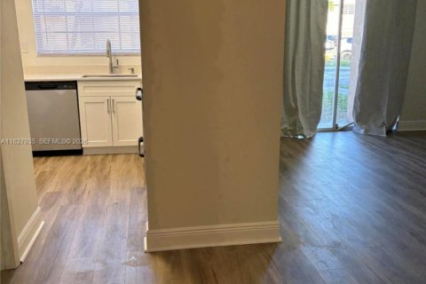 Купить кондоминиум в Пемброк-Пайнс, Флорида 2 комнаты, 79.34м2, № 2013832 - фото 14