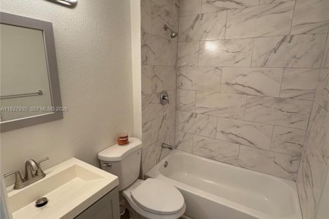 Купить кондоминиум в Пемброк-Пайнс, Флорида 2 комнаты, 79.34м2, № 2013832 - фото 23