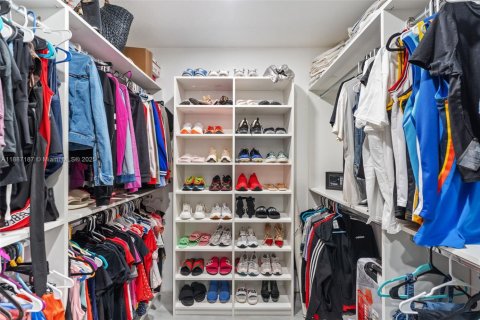 Купить виллу или дом в Хомстед, Флорида 5 спален, 163.6м2, № 1941671 - фото 12